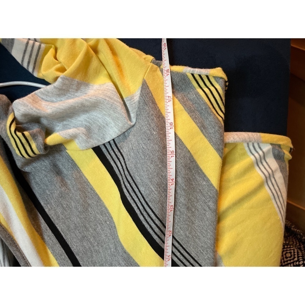 💕Graceful Women’s Zenergy by Chico’s Yellow Striped Blouse Size 1 - Picture 6 of 9